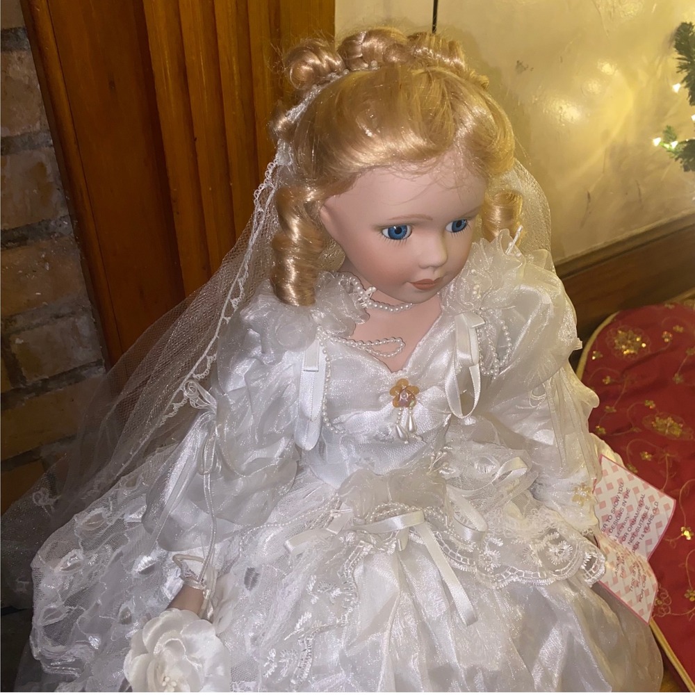 J Misa Collection Bride Doll Porcelain Bisque Wedding Dress Bridal Veil Occasion - Picture 2 of 7